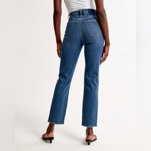 Abercrombie - Ultra High Rise Ankle Straight Jean - Size 26/2